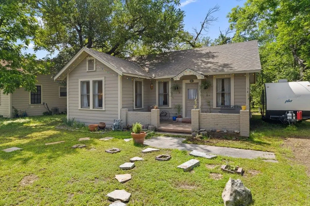 807 Cecelia Street Taylor TX 76574