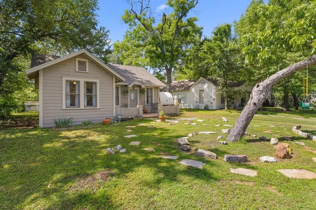 807 Cecelia Street Taylor TX 76574