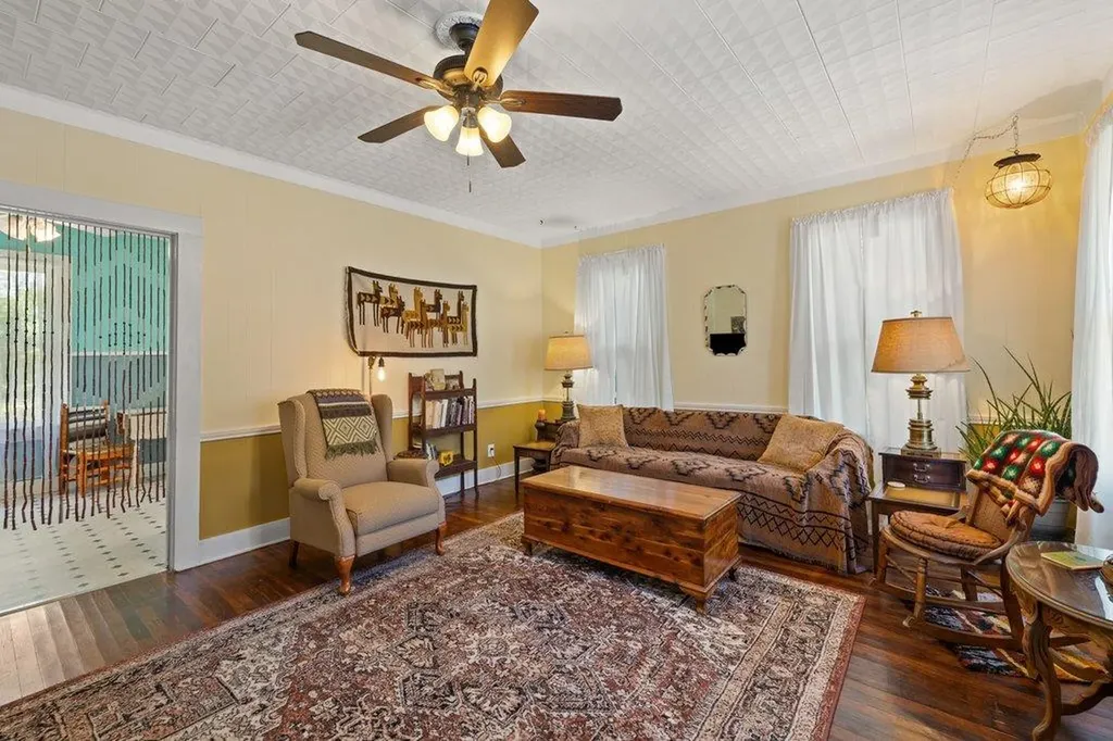 807 Cecelia Street Taylor TX 76574