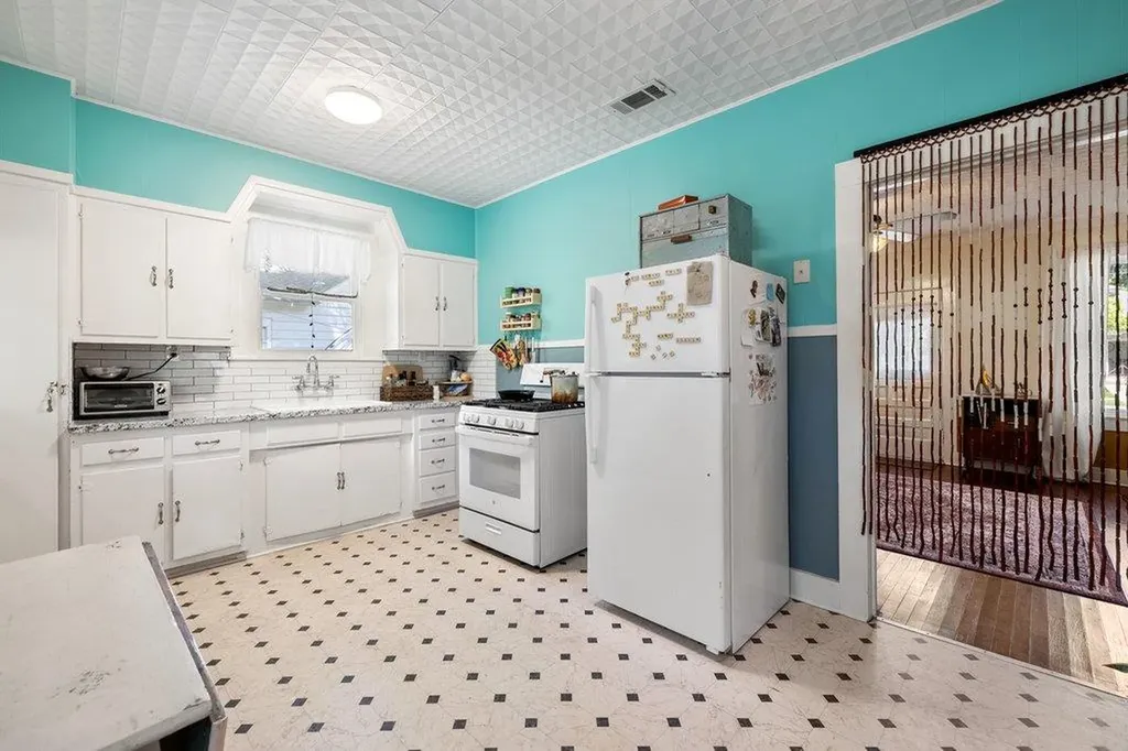 807 Cecelia Street Taylor TX 76574