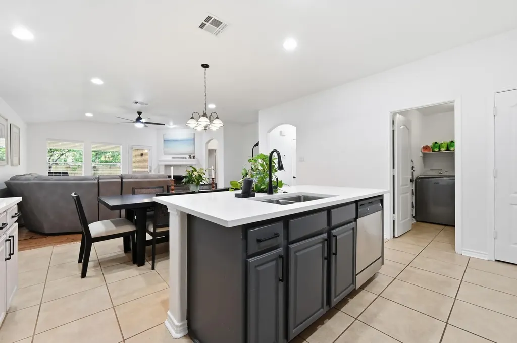1118 Giberson Way Buda TX 78610