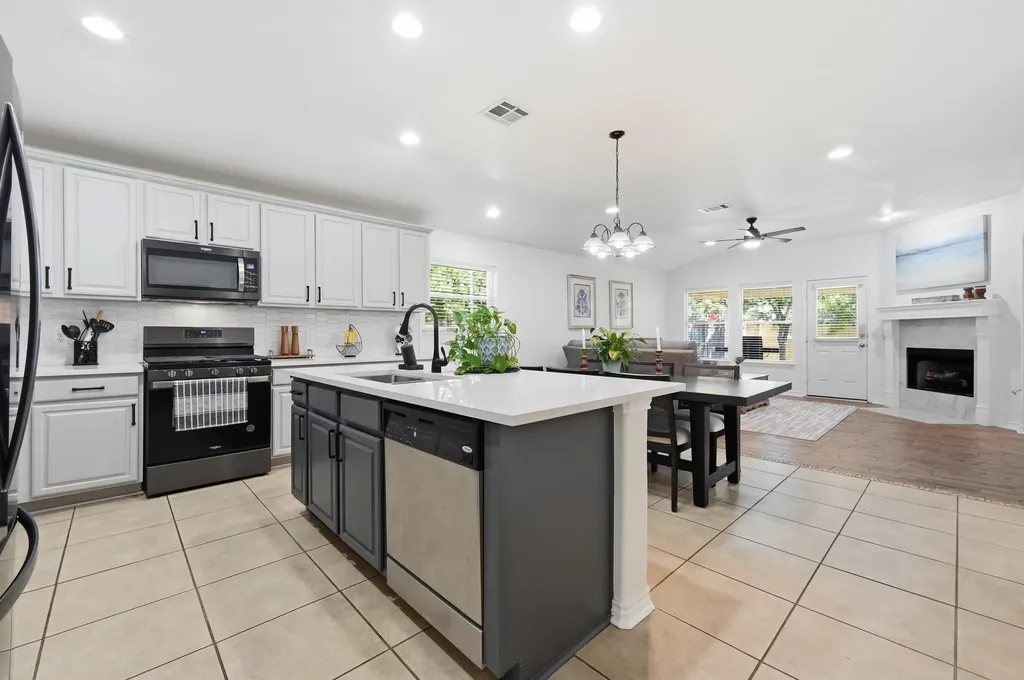 1118 Giberson Way Buda TX 78610