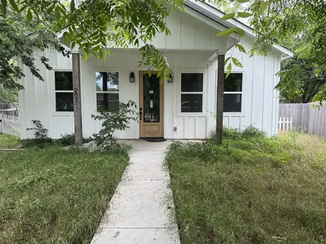203 Vernon Street Thrall TX 76578