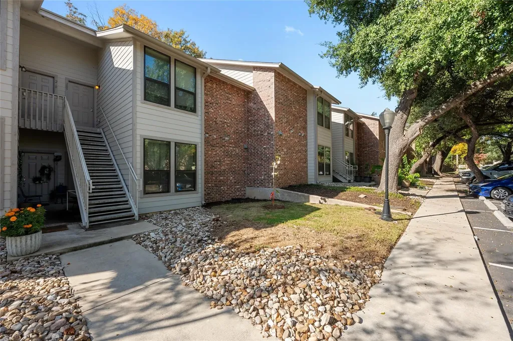 3839 Dry Creek Drive Austin TX 78731