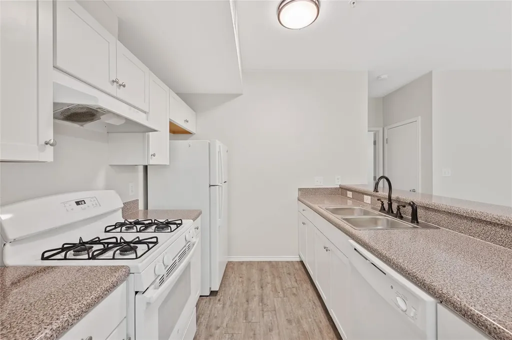 3839 Dry Creek Drive Austin TX 78731