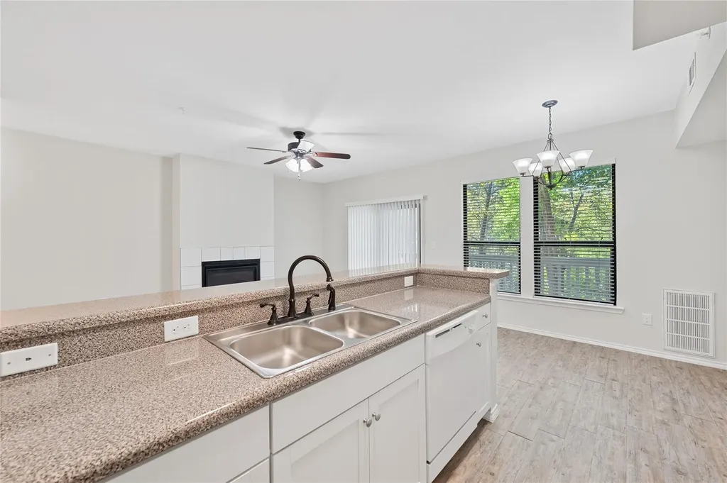 3839 Dry Creek Drive Austin TX 78731
