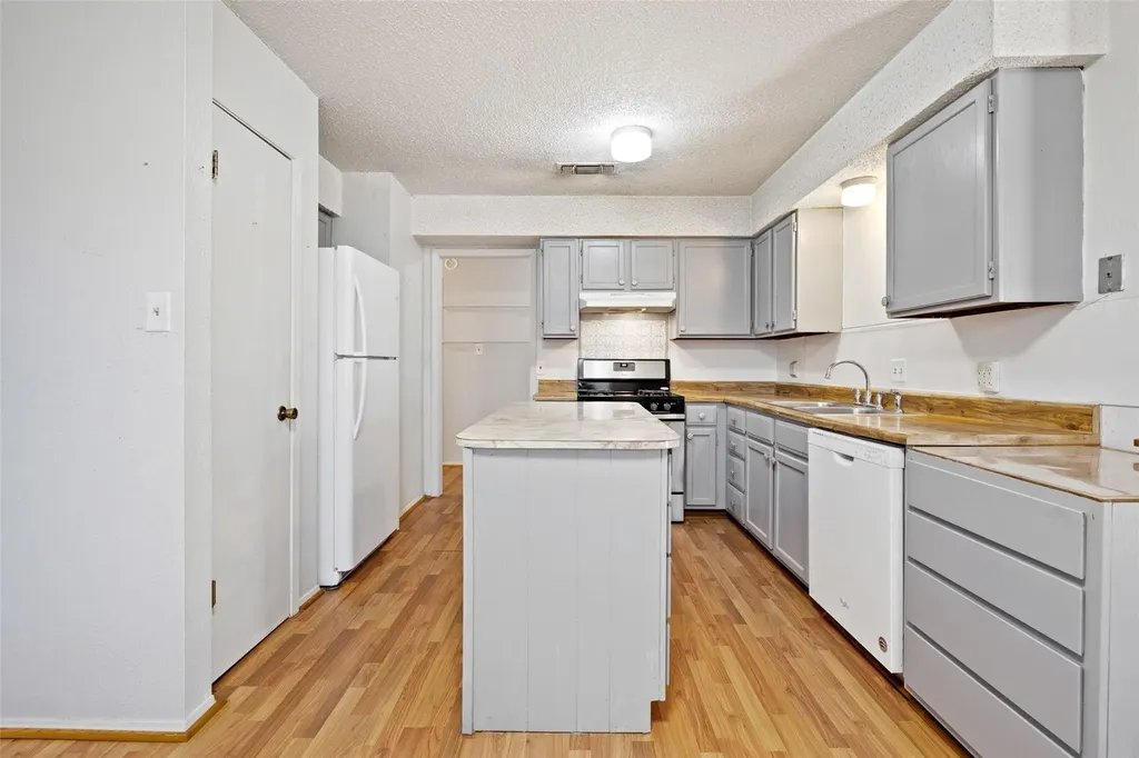 2303 Carolyn Drive Taylor TX 76574