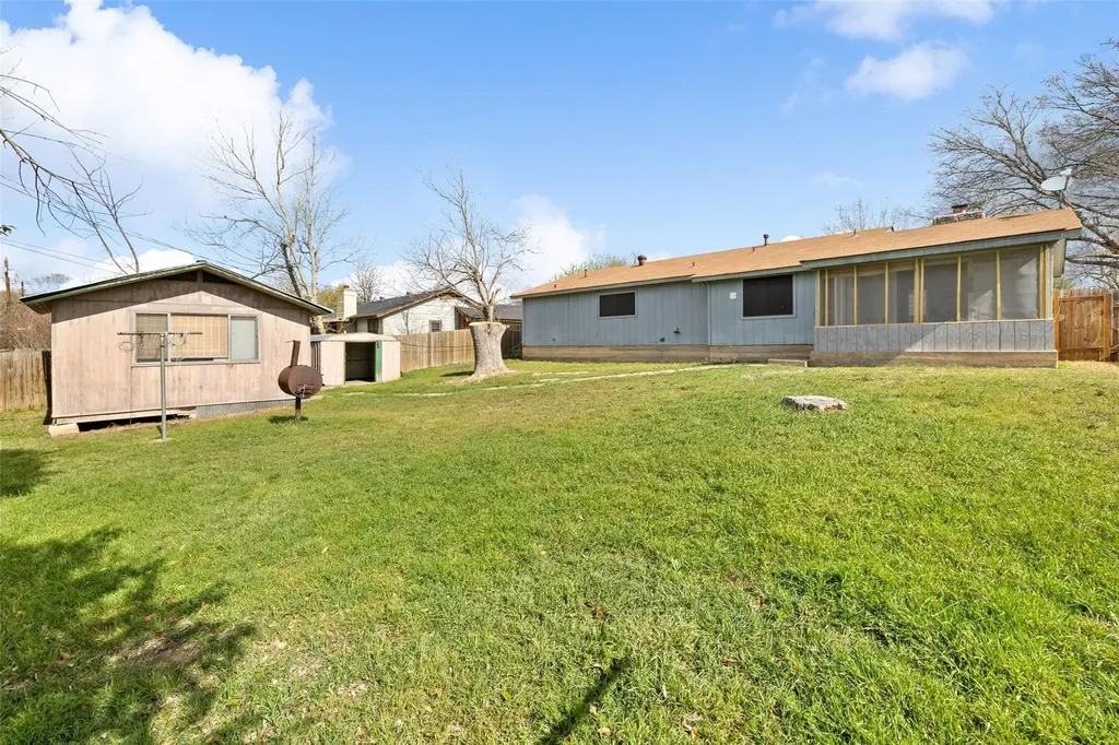 2303 Carolyn Drive Taylor TX 76574