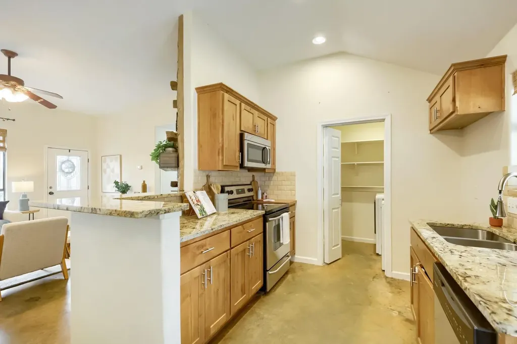10213 Thomas Lane Dripping Springs TX 78620