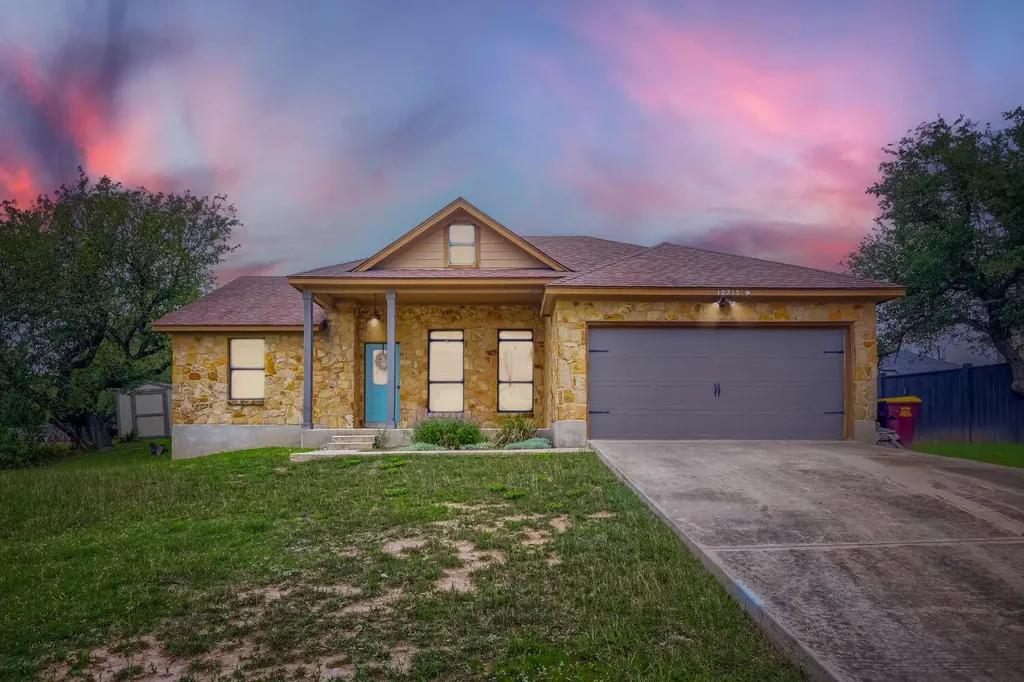 10213 Thomas Lane Dripping Springs TX 78620