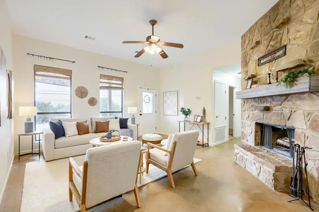10213 Thomas Lane Dripping Springs TX 78620