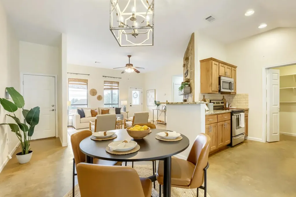 10213 Thomas Lane Dripping Springs TX 78620