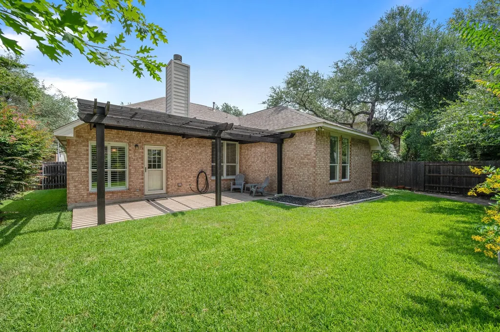 9201 La Siesta Bend Austin TX 78749