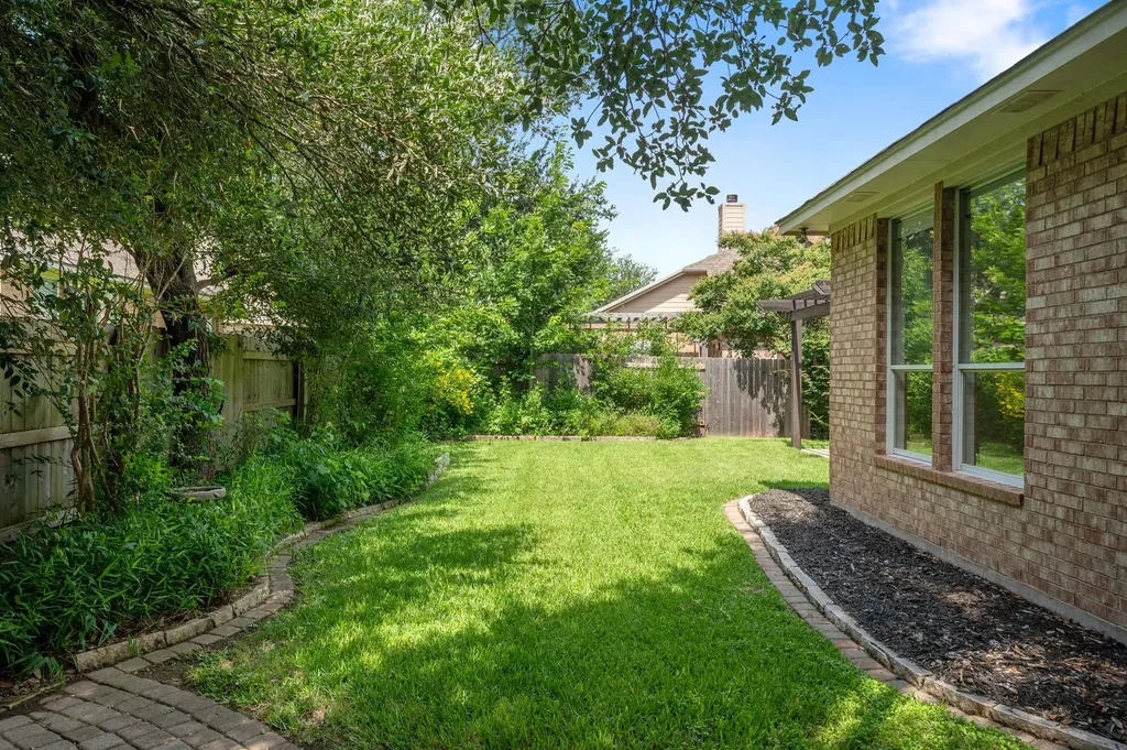 9201 La Siesta Bend Austin TX 78749