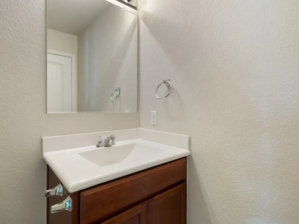 6908 Ferrystone Pass Del Valle TX 78617