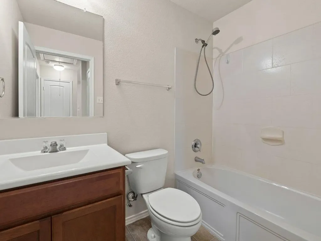 6908 Ferrystone Pass Del Valle TX 78617