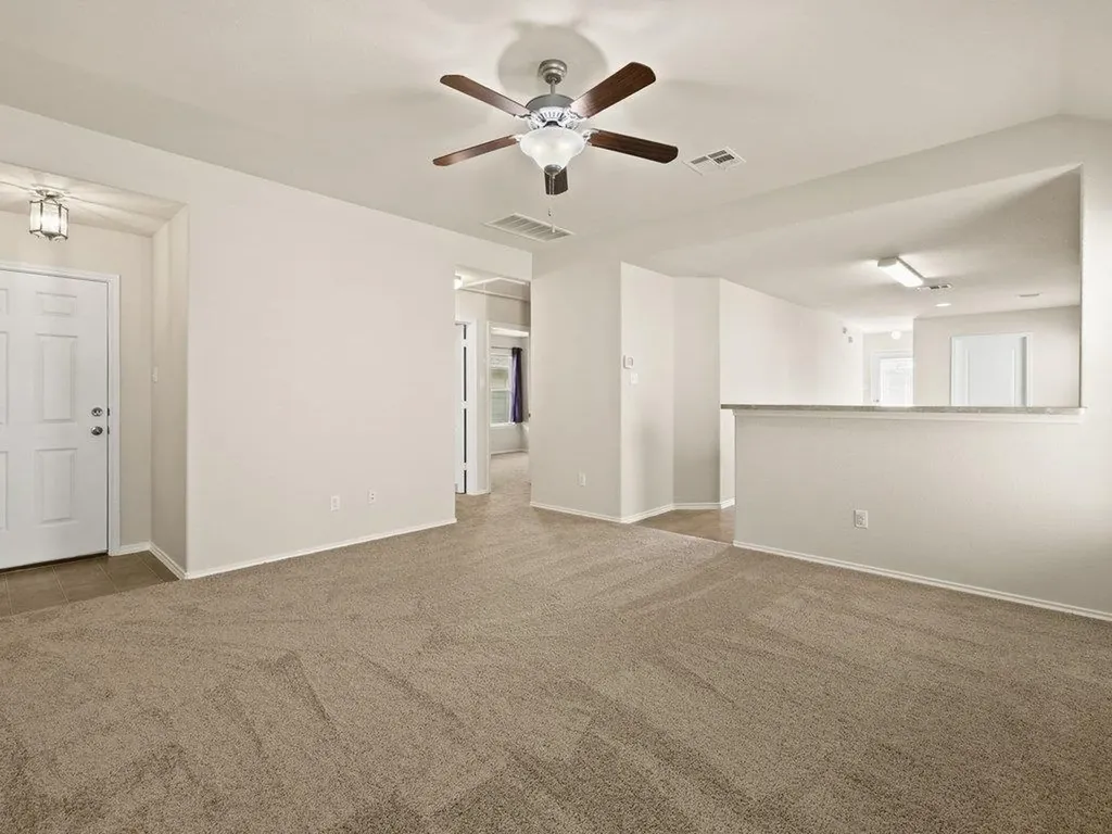6908 Ferrystone Pass Del Valle TX 78617
