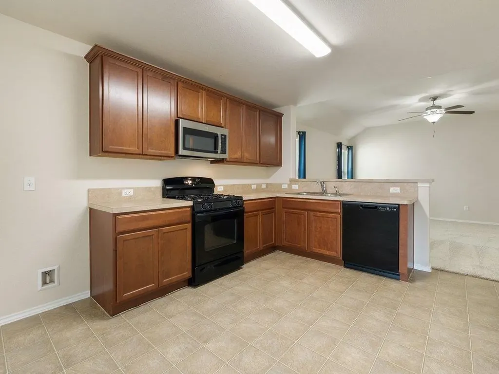 6908 Ferrystone Pass Del Valle TX 78617
