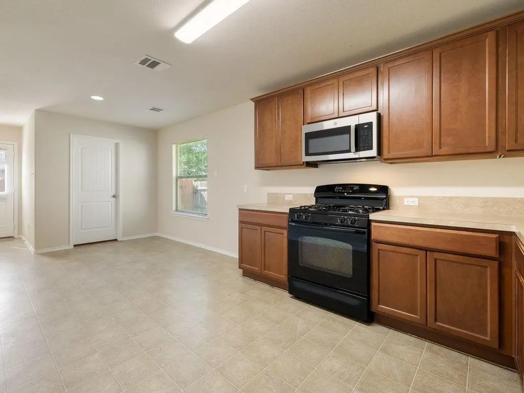 6908 Ferrystone Pass Del Valle TX 78617
