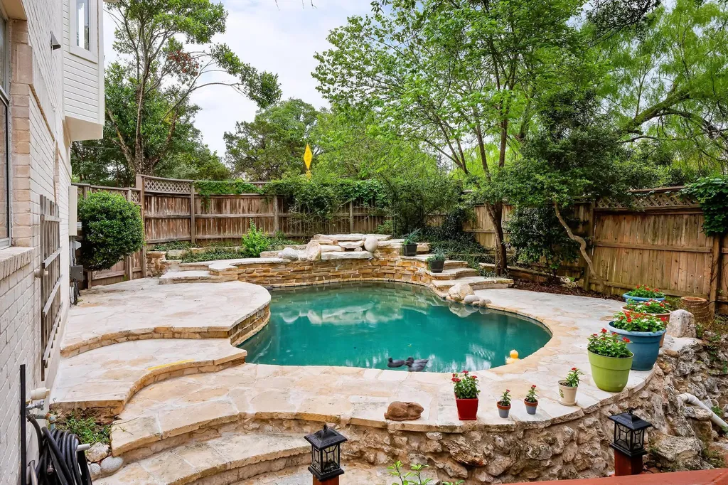 9402 Bluegrass Drive Austin TX 78759