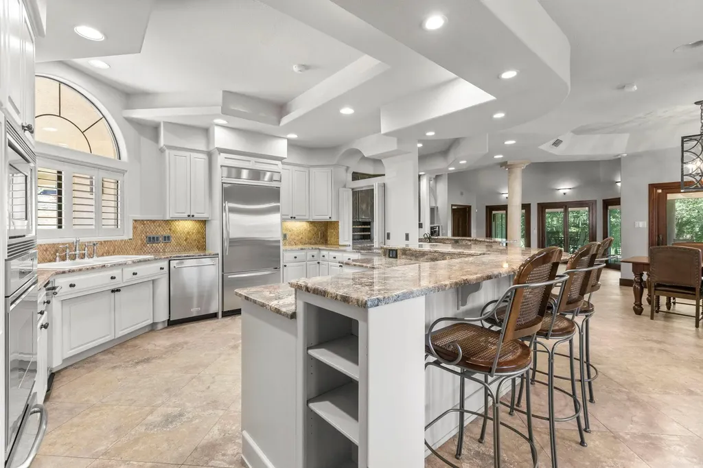 212 Florentine Horseshoe Bay TX 78657