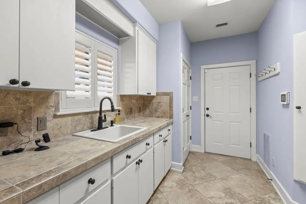 212 Florentine Horseshoe Bay TX 78657