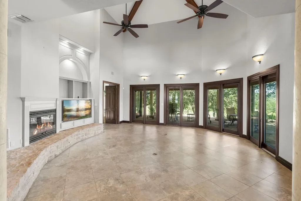 212 Florentine Horseshoe Bay TX 78657
