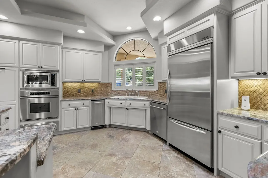212 Florentine Horseshoe Bay TX 78657