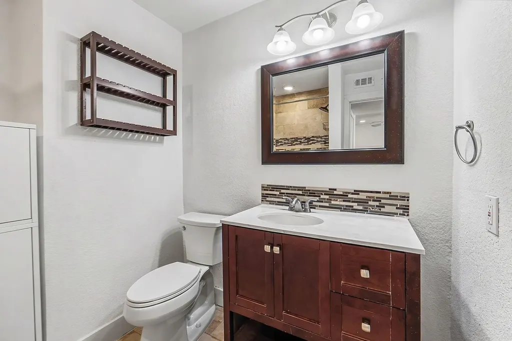 909 Reinli Street Austin TX 78751