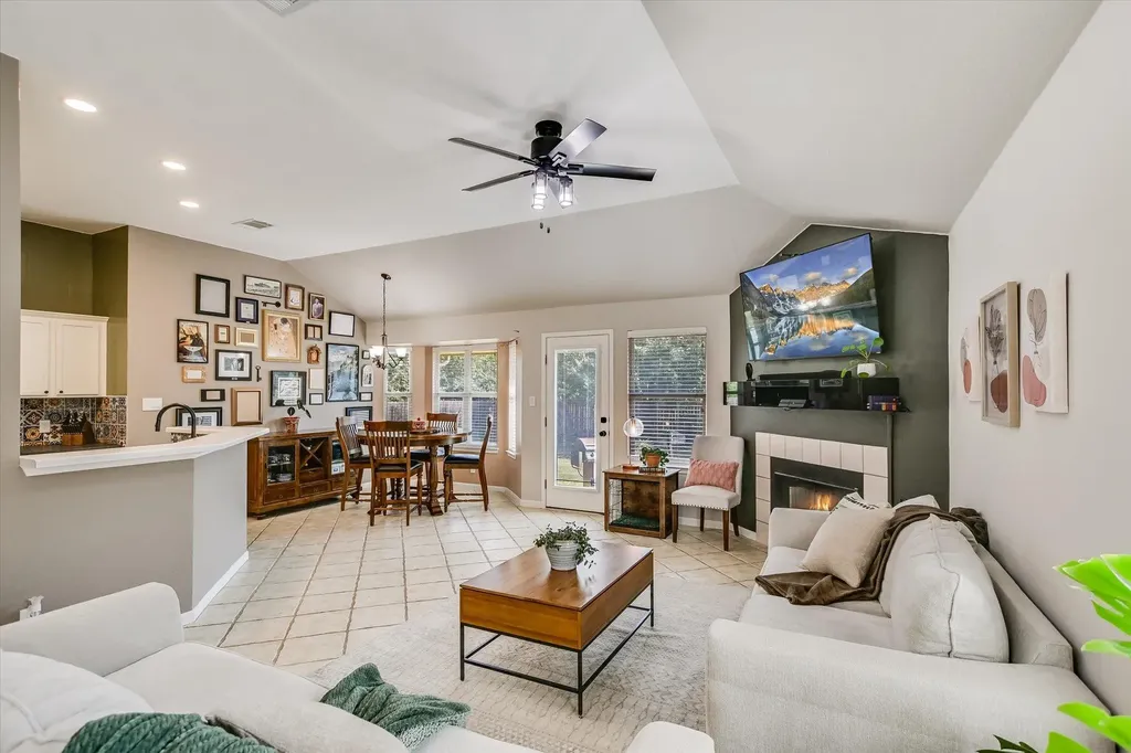 1302 Redbud Lane Leander TX 78641