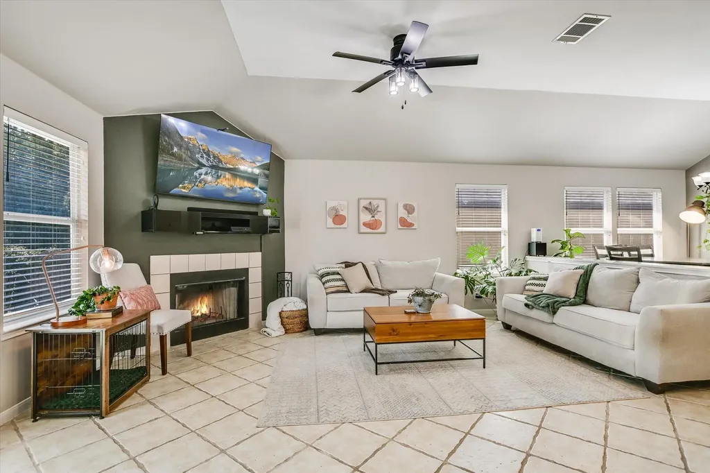 1302 Redbud Lane Leander TX 78641
