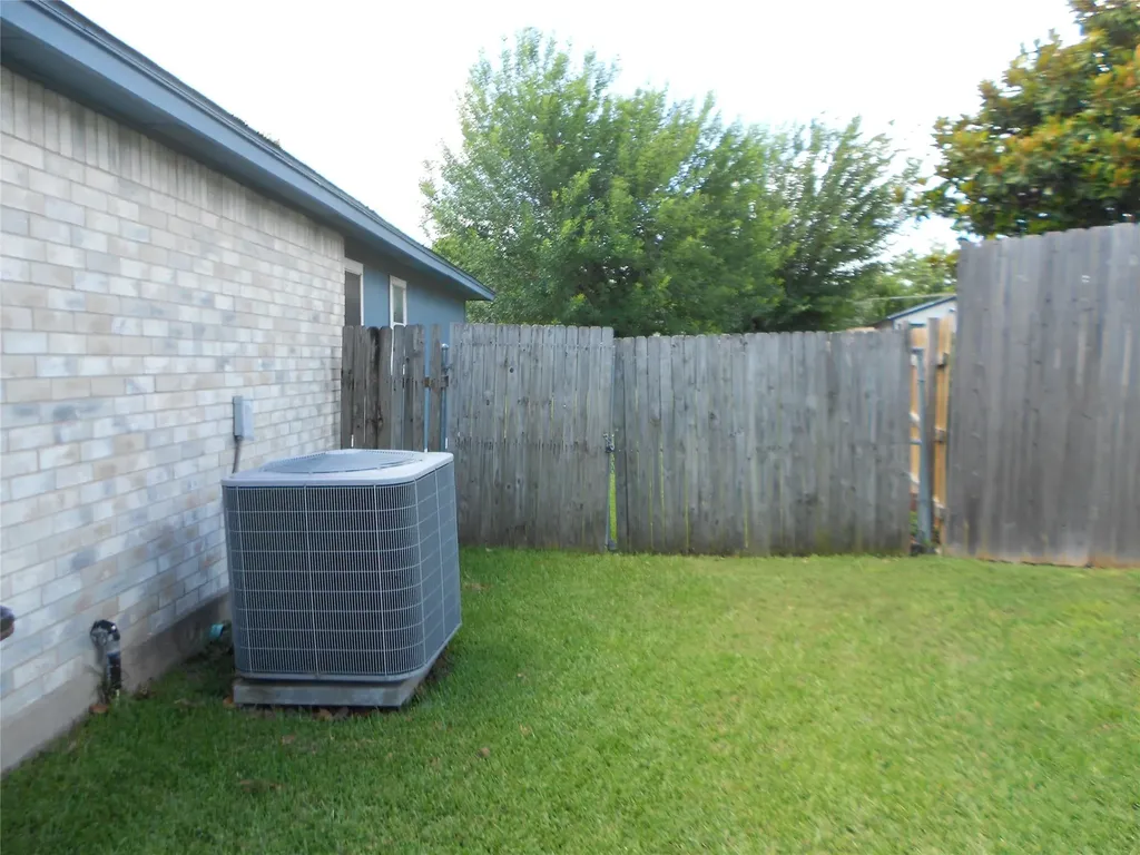 1810 Courtney Cove Round Rock TX 78664
