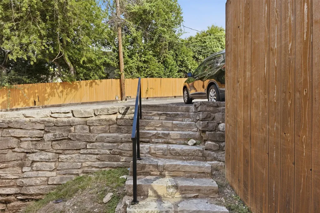 6406 Chimney Creek Circle Austin TX 78723