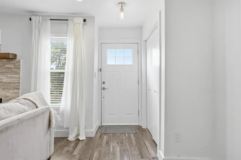 6406 Chimney Creek Circle Austin TX 78723
