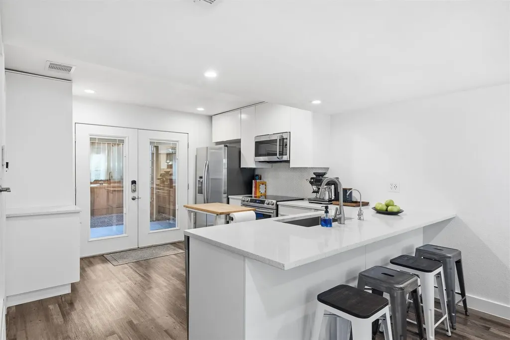 6406 Chimney Creek Circle Austin TX 78723