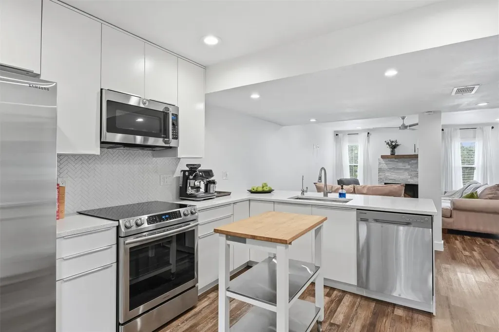 6406 Chimney Creek Circle Austin TX 78723