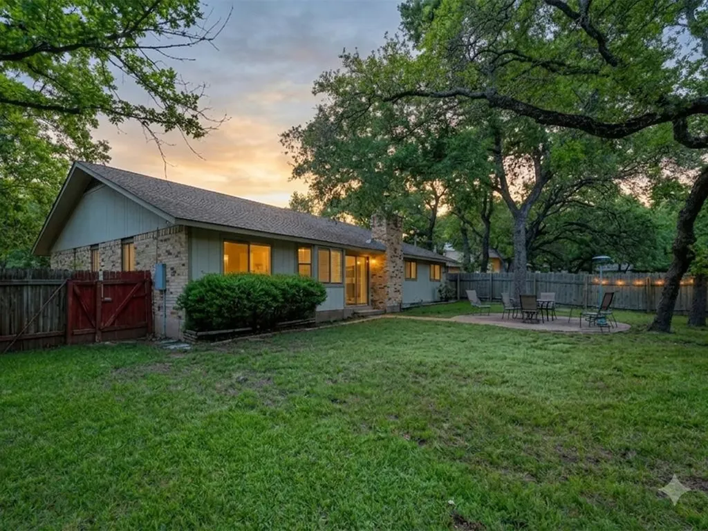 8303 Cliffview Drive Austin TX 78759