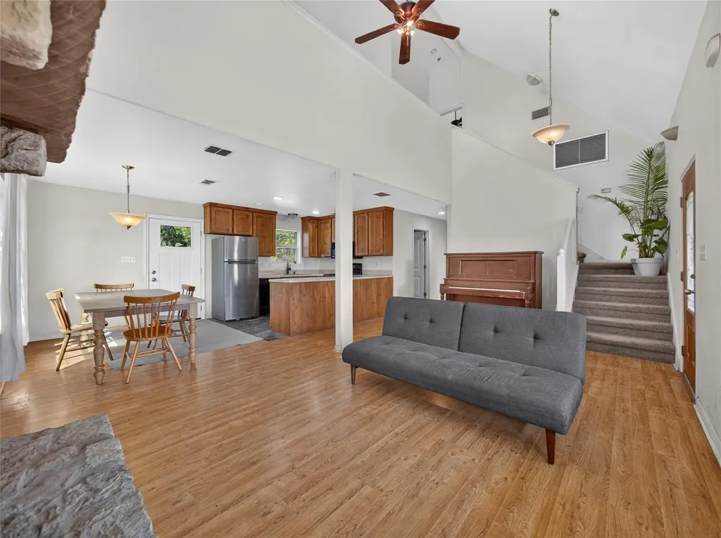 101 Twin Creek Circle Dripping Springs TX 78620