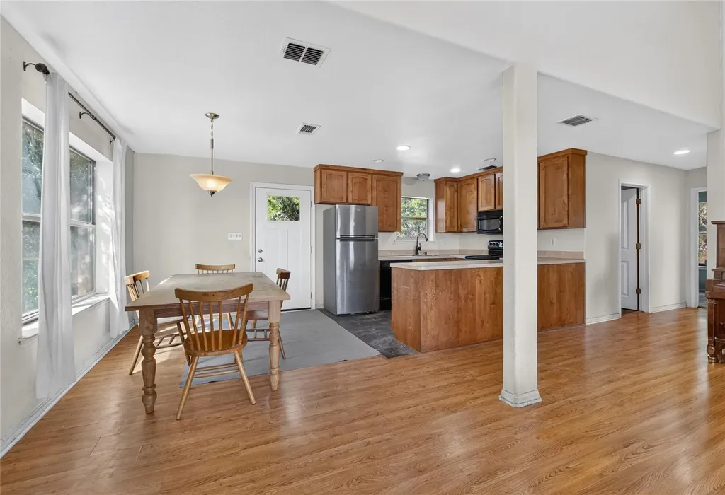 101 Twin Creek Circle Dripping Springs TX 78620