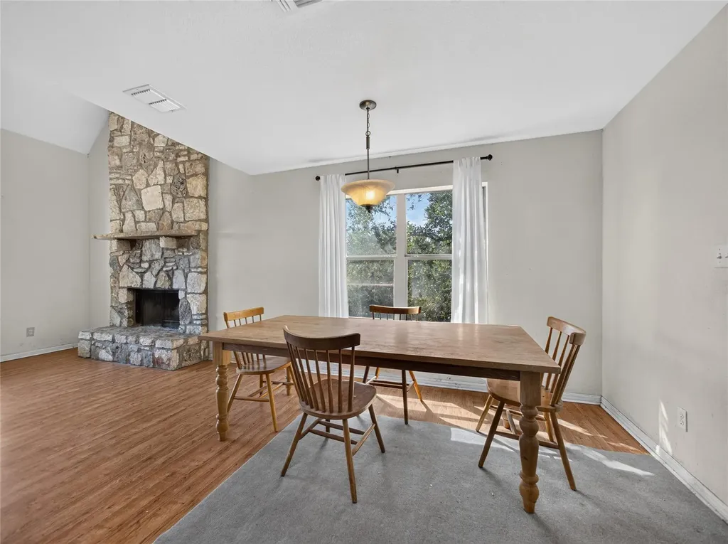 101 Twin Creek Circle Dripping Springs TX 78620