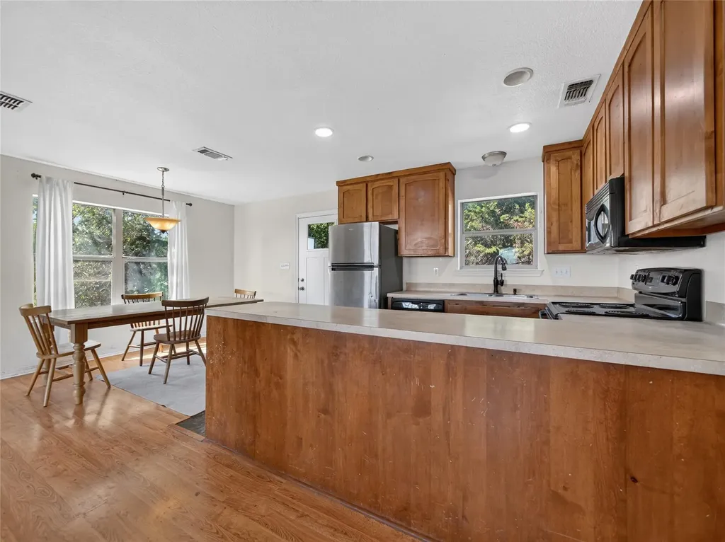 101 Twin Creek Circle Dripping Springs TX 78620