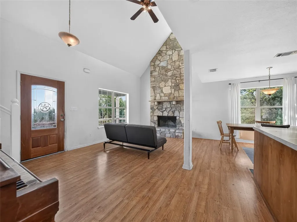 101 Twin Creek Circle Dripping Springs TX 78620