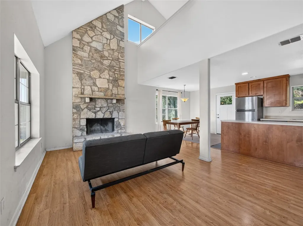 101 Twin Creek Circle Dripping Springs TX 78620