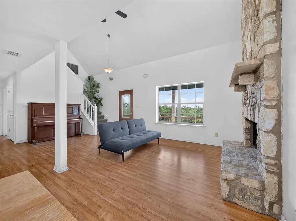 101 Twin Creek Circle Dripping Springs TX 78620