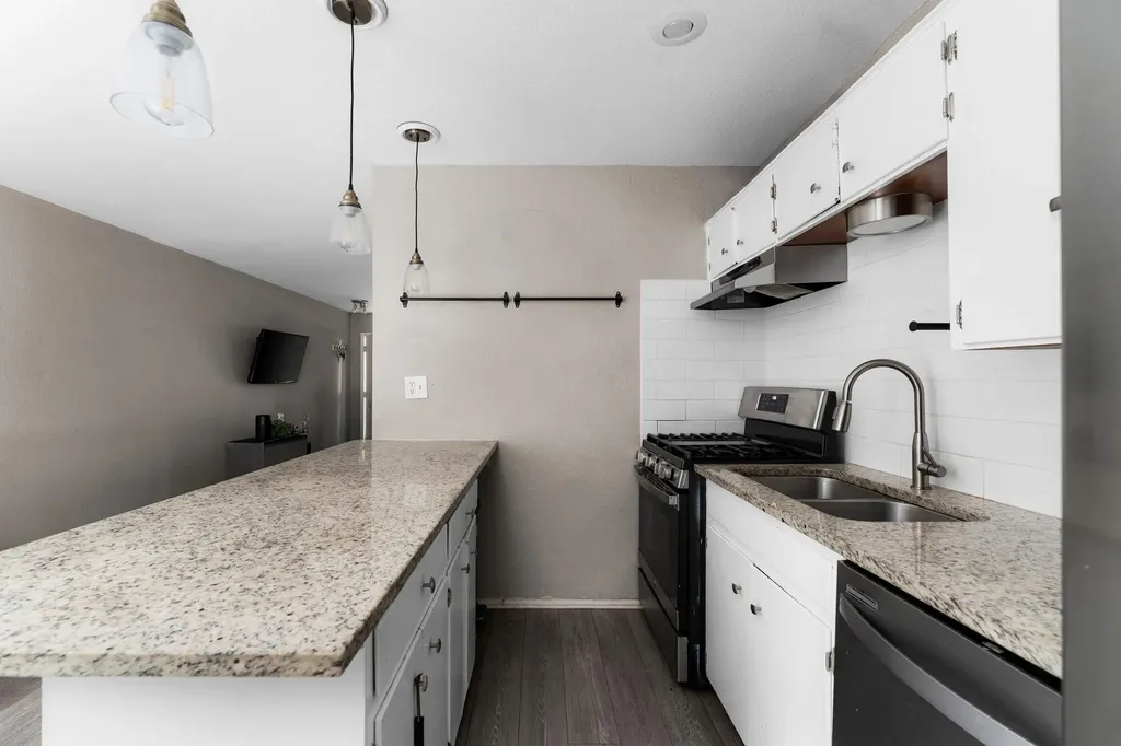 1912 Lightsey Road Austin TX 78704