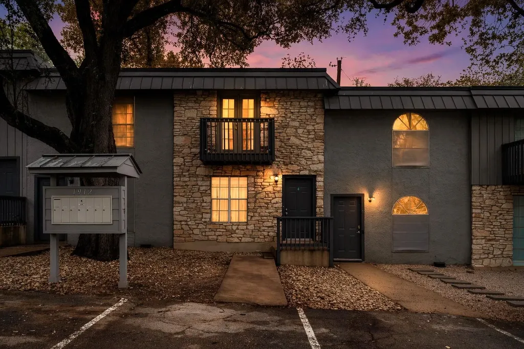 1912 Lightsey Road Austin TX 78704