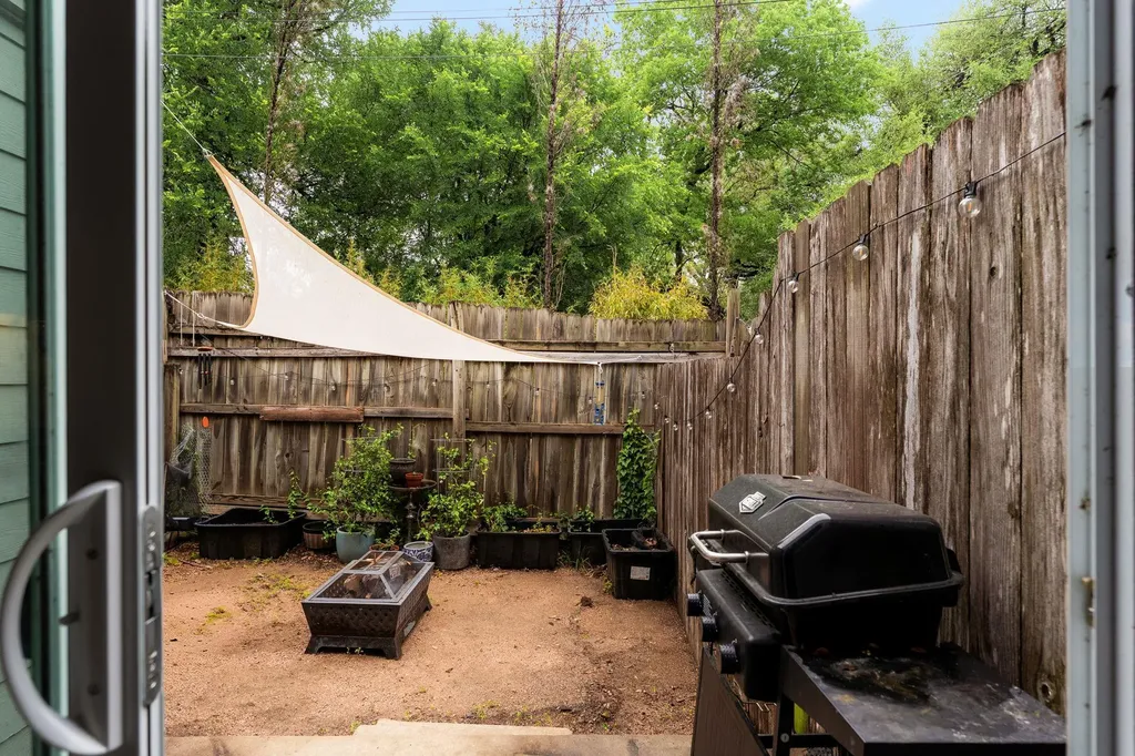 1912 Lightsey Road Austin TX 78704