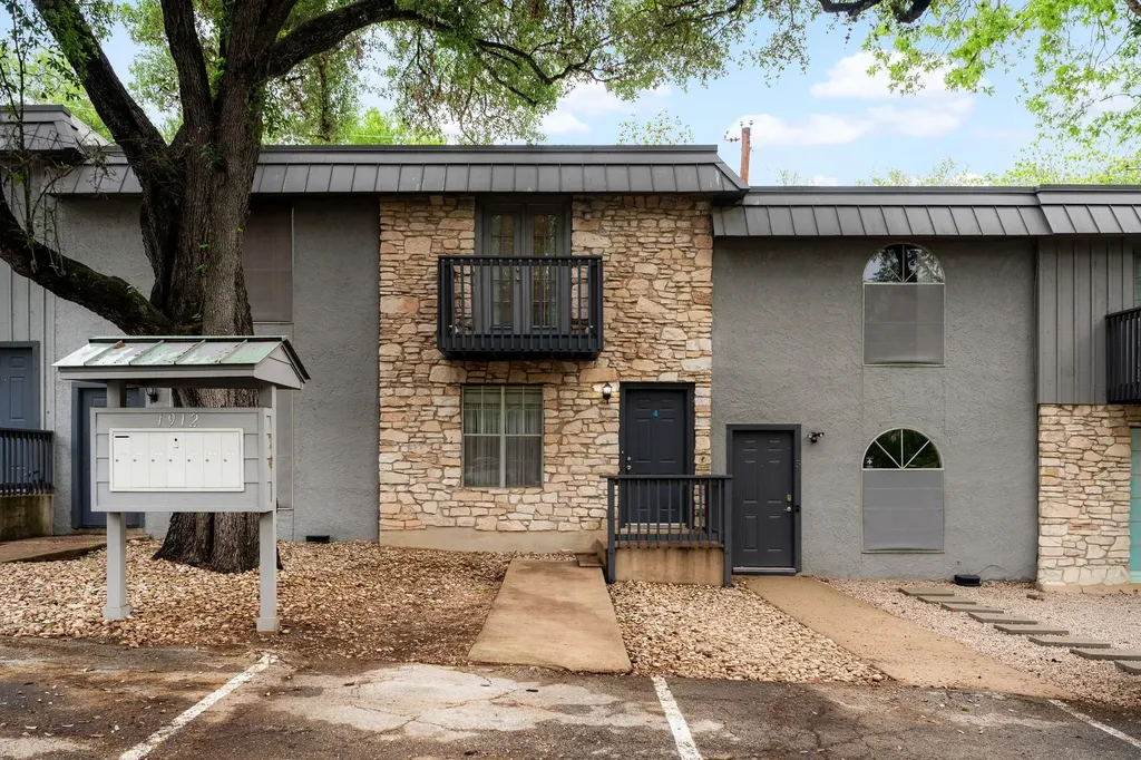 1912 Lightsey Road Austin TX 78704
