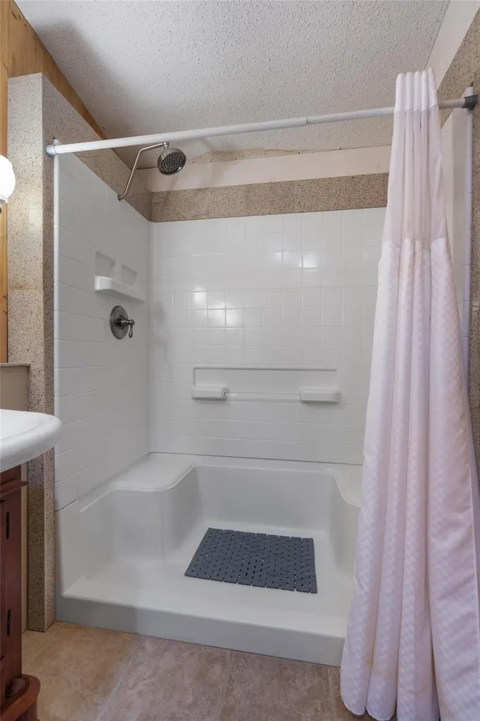 117 Lake View Drive Spicewood TX 78669