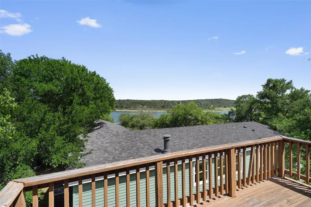 117 Lake View Drive Spicewood TX 78669